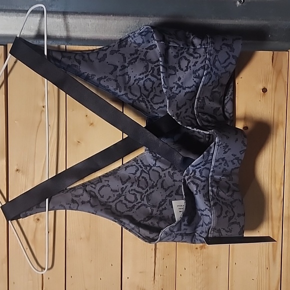 Lulu's Sports Bra Size large NWT - Picture 5 of 6